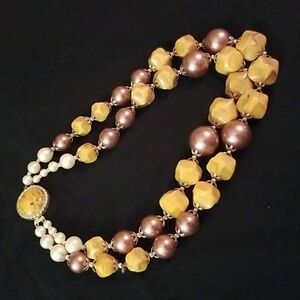 Vintage Necklace. Beaded. Jewelry. Necklace. Gold-tone hardware. Granny core.